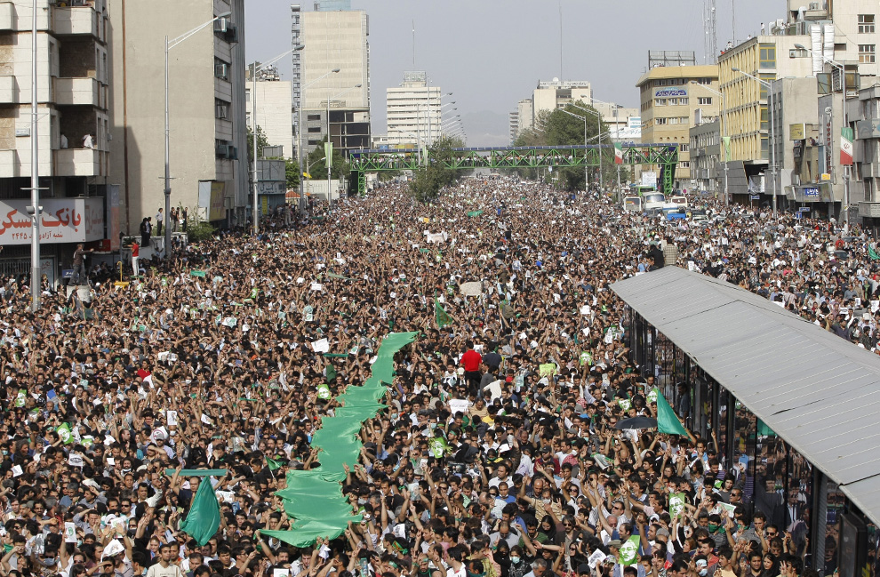 A picture showing a mass protest of Iranian citizens during the failed revolution in 2009